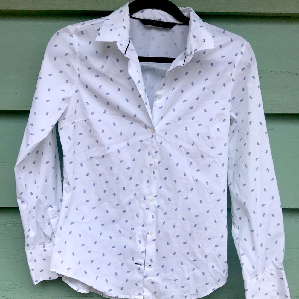 Zara basic size medium fitted shirts NWOT
Made in Spain